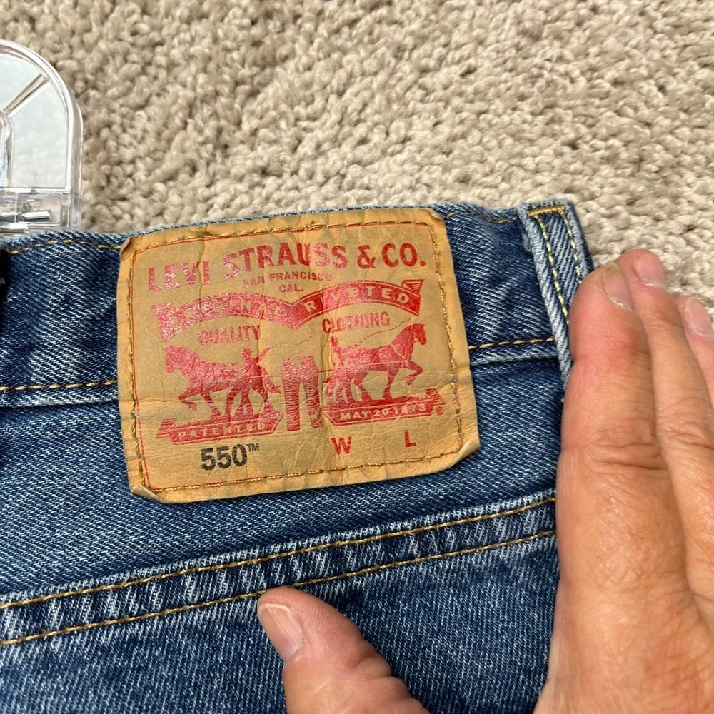 Levi's 550 Relaxed Fit Jeans Mens 46x30 Medium Wash Tapered Leg 5-Pocket Denim
